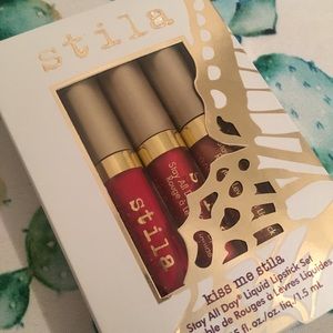 Kiss Me Stila